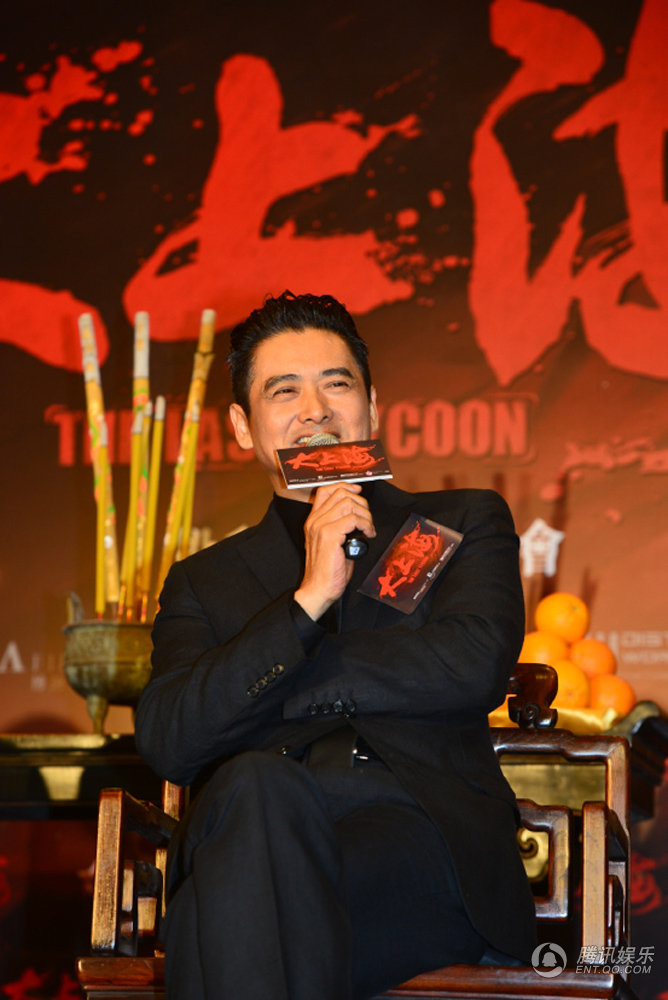 黃曉明下跪拜師周潤發(fā) 再現(xiàn)“拜師門”發(fā)哥當(dāng)眾調(diào)侃Baby