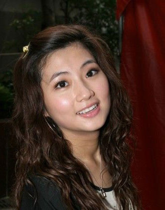 Selina主持身價(jià)堪比小S 圖揭珍貴今夕對(duì)比照