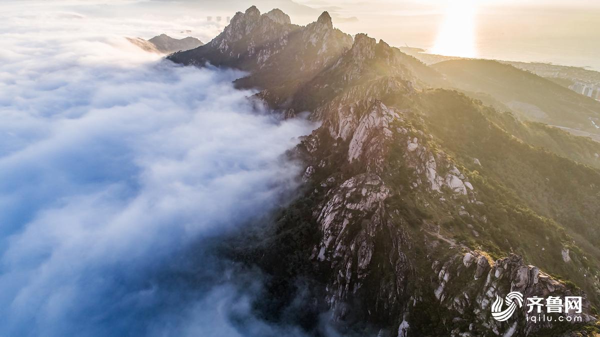 高清:遇見(jiàn)最美青島 平流霧下浮山宛入仙境 高清:遇見(jiàn)最美青島 平流霧下浮山宛入仙境