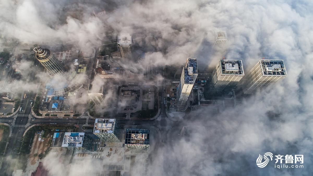 高清:遇見(jiàn)最美青島 平流霧下浮山宛入仙境 高清:遇見(jiàn)最美青島 平流霧下浮山宛入仙境