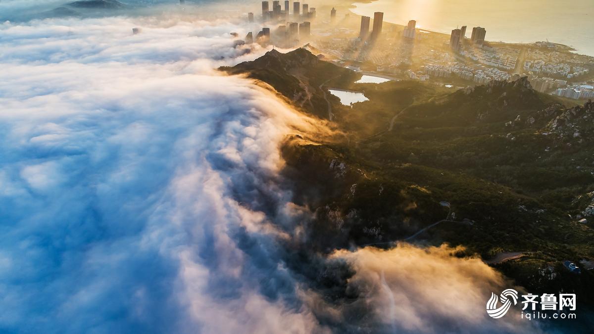 高清:遇見(jiàn)最美青島 平流霧下浮山宛入仙境 高清:遇見(jiàn)最美青島 平流霧下浮山宛入仙境