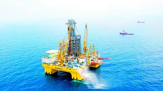 2017年,我國在南海全球首次試采可燃冰成功,煙臺企業(yè)中集來福士自主設計、自主總裝集成的“中集藍鯨1號”承擔此次任務。(資料圖)