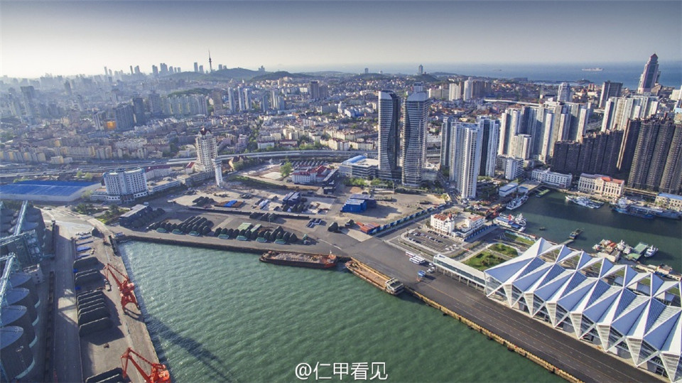 航拍青島新地標郵輪母港 大氣磅礴比肩世界名港