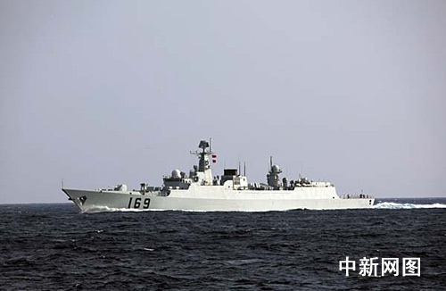 中國護(hù)航編隊在印度洋舉行升旗儀式迎新年(圖)