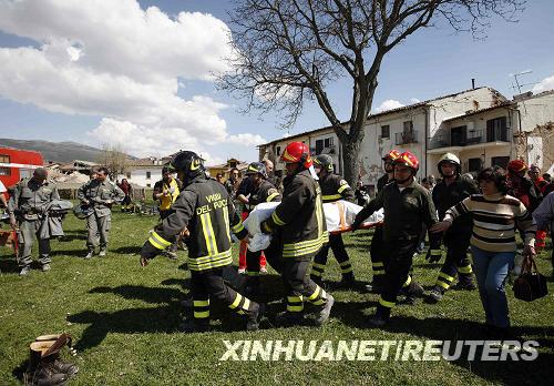 意大利中部強(qiáng)震死亡人數(shù)已逾100人(圖)