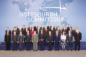 與會(huì)各國領(lǐng)導(dǎo)人及有關(guān)國際組織負(fù)責(zé)人集體合影。