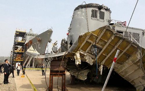 圖為5月19日在韓國平澤展示的“天安”號警戒艦殘骸。新華社/聯(lián)合通訊社