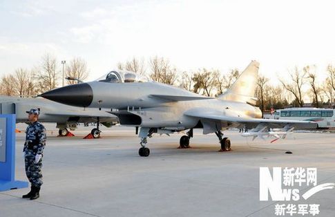 進(jìn)行靜態(tài)展示的國產(chǎn)殲-10型戰(zhàn)斗機(jī)。