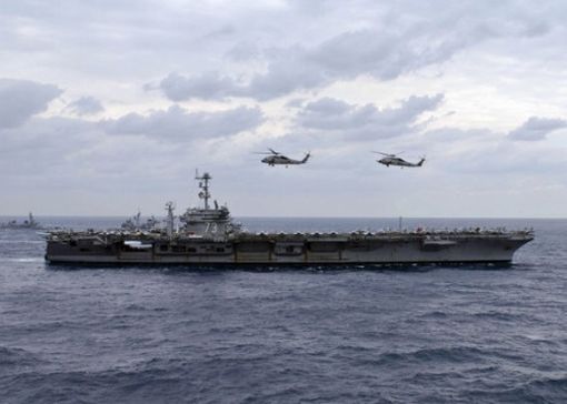 資料圖：美軍“喬治·華盛頓”號航空母艦與反潛機編隊。