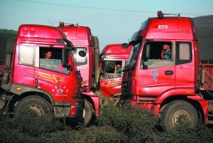 京藏高速局部仍擁堵 部分司機(jī)稱(chēng)遭趁火打劫