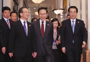 溫家寶與菅直人在河內進行十分鐘非正式會談