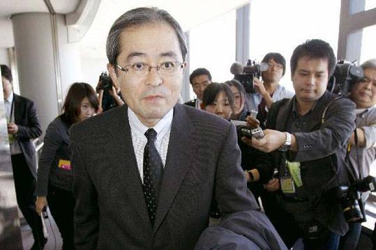 11月3日，日本駐俄羅斯大使河野雅治抵達(dá)日本成田機(jī)場(chǎng)。當(dāng)日，暫時(shí)被召回的日本駐俄羅斯大使河野雅治抵達(dá)日本首都東京。 新華社/共同社 