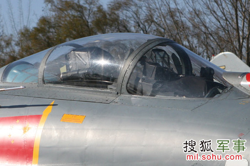 國(guó)產(chǎn)殲-11座艙特寫。