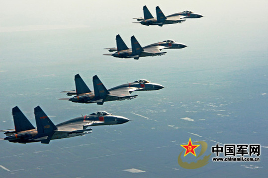 殲11梯隊起飛準備集合，進行編隊訓練 譚超攝