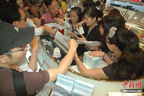 三亞免稅店售過(guò)期產(chǎn)品惹怒專(zhuān)家調(diào)查系工作失誤