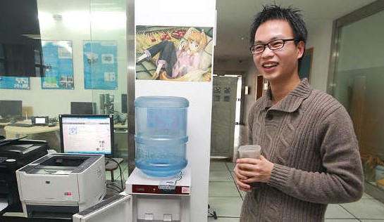 浙大飲水機(jī)萌娘爆紅網(wǎng)絡(luò) 水開自動(dòng)發(fā)微博
