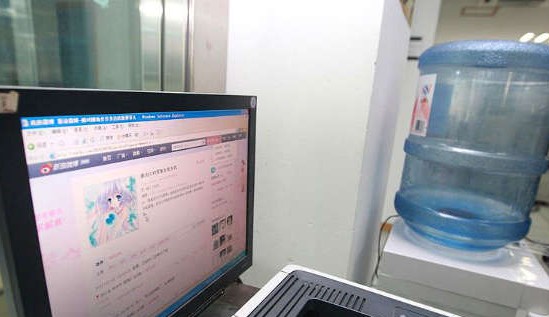 浙大飲水機(jī)萌娘爆紅網(wǎng)絡(luò) 水開自動(dòng)發(fā)微博