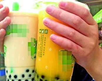 在某商店購(gòu)買(mǎi)的兩份珍珠奶茶。