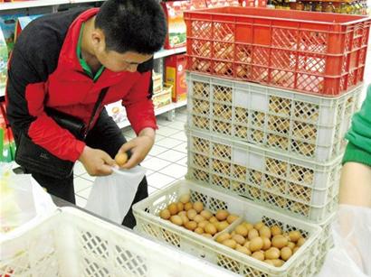 雞蛋漲價坐火箭 一天之內(nèi)上漲5毛 雞蛋漲價坐火箭 一天之內(nèi)上漲5毛