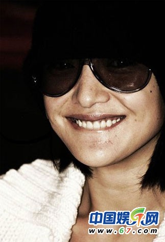 明星卸妝照，漏出恐怖皮膚