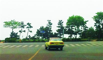 駕校教練拿馬路當訓(xùn)練場