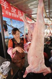 貴羊羊駕到1斤羊肉抵2斤多豬肉 貴羊羊駕到1斤羊肉抵2斤多豬肉