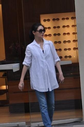 大S穿寬松衣遮肚 與汪小菲牽手恩愛(ài)逛街