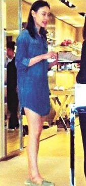 梁洛施雖然已是三子之母，但身材依然FIT爆