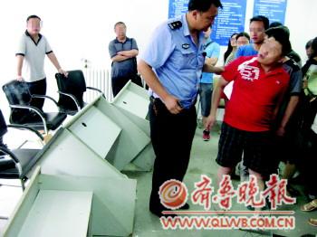 業(yè)主拿著入住通知書去收房,結(jié)果收到了一張這樣的“白條”。