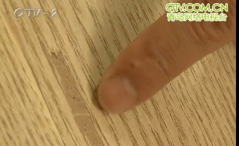 男子1萬(wàn)6買(mǎi)實(shí)木家具3年才知被騙 商家稱桌腿是就算