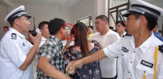 青島偉東幸福之城要求先交錢(qián)后驗(yàn)房 業(yè)主維權(quán)被打