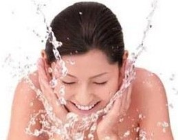 夏季出汗冷水洗臉易患感冒 夏季出汗冷水洗臉易患感冒