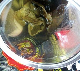 青島樂天馬特價格欺詐結(jié)賬翻一番 沃爾瑪一級黑木耳一泡變白