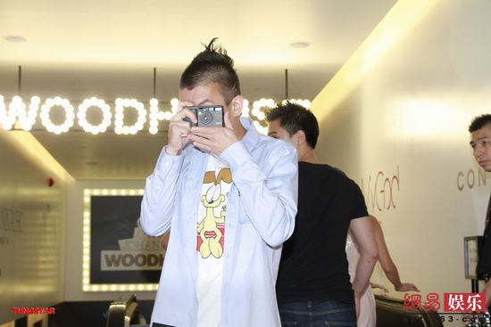 陳冠希否認(rèn)搭上混血女模 從沒想過跟湯唯在一起