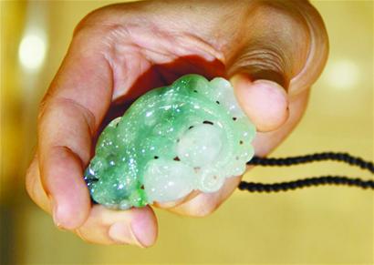 小富二代每月千元零花錢不滿足 偷爸5萬(wàn)翡翠換千元