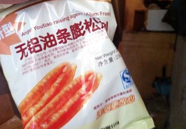 油條攤點油條精難禁 3元一包多吃或致腦殘