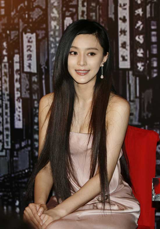 空姐曝明星乘機惡行 范冰冰易怒韓紅吃兩份飛機餐