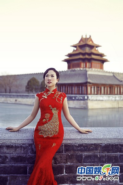 芙蓉姐姐旗袍裝慶35歲生日 前凸后翹最炫中國(guó)風(fēng)