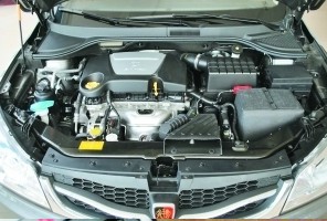 有車主投訴榮威350手動擋變速箱有異響，具體表現(xiàn)在怠速時中控臺有“噠噠”的輕微異響，汽車啟動后明顯能聽到“噠噠”聲