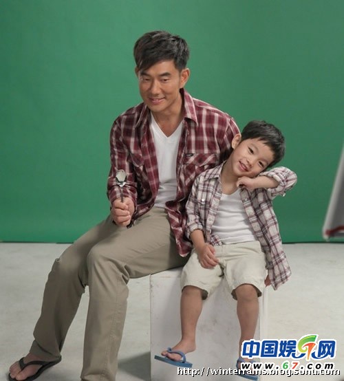 任賢齊漂亮老婆可愛(ài)兒女全曝光 全家定居香港