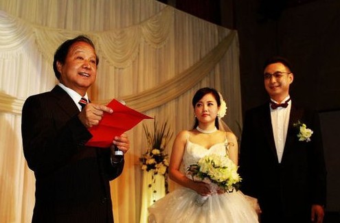 玉女歌手戴嬈情史：傳男友謝東與楊鈺瑩偷情被捉在床