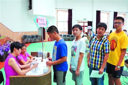 青島40個(gè)純爺們當(dāng)幼師 專門負(fù)責(zé)陽(yáng)剛氣