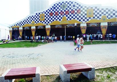 青島啤酒節(jié)設5千平慕尼黑水晶宮 德國烤肘子烤腸超鮮美