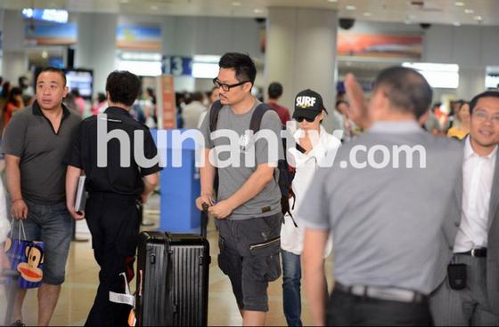 42歲劉若英攜富豪老公回京被拍 夫妻全程無(wú)交流