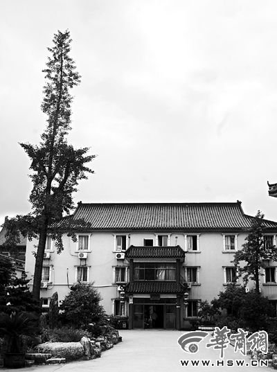 江蘇省鎮(zhèn)江市丹徒區(qū)辛豐鎮(zhèn)古大圣寺。最顯眼的不是大雄寶殿等殿堂，而是安養(yǎng)了170 余位老人。安養(yǎng)院本報(bào)記者孫強(qiáng)攝