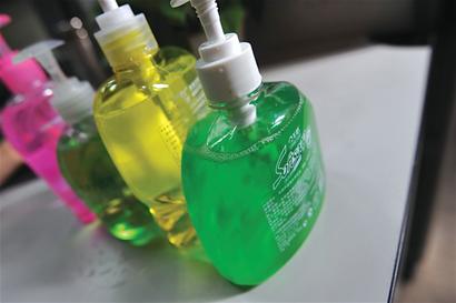 青島小飯店專(zhuān)買(mǎi)燒手洗衣液 1元/1斤1瓶能兌3瓶水