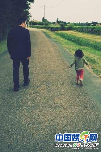 趙薇愛(ài)女小四月小清新照曝光