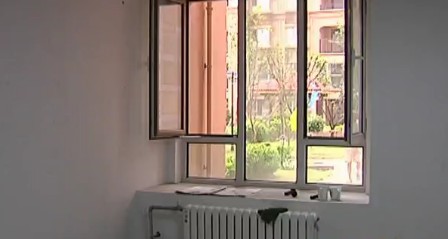 青島中南世紀城物業(yè)變悍匪打砸業(yè)主門頭 20人破窗而入 青島中南世紀城物業(yè)變悍匪打砸業(yè)主門頭 20人破窗而入