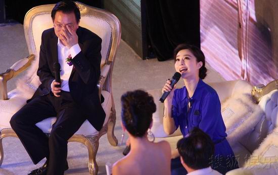 范冰冰藍色短裙閃電撈金 自曝自己家為三室一廳