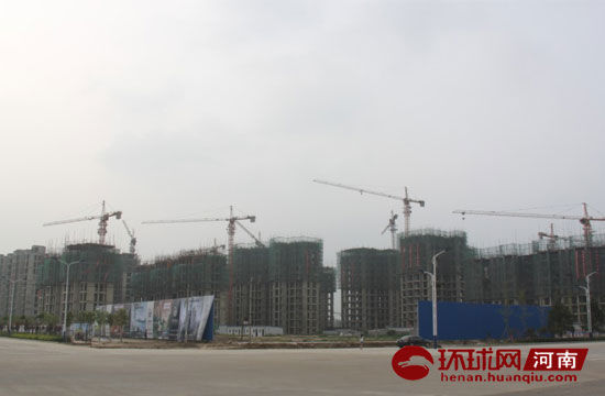 建設(shè)中的項(xiàng)城市惠民小區(qū)